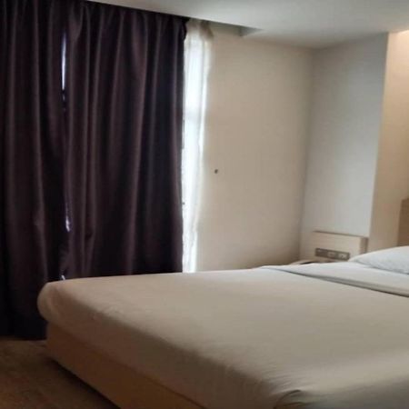 Minimalist Hotel Johor Bahru Exterior photo