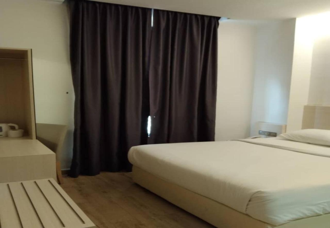 Minimalist Hotel Johor Bahru Exterior photo